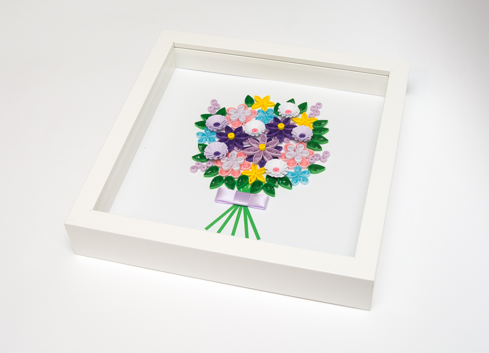 oryginalna dekoracja mieszkania obrazek w ramce quilling bukiet kwiatów sztuka z papieru polskie rękodzieło wyjątkowy upominek florystyczna sztuka
