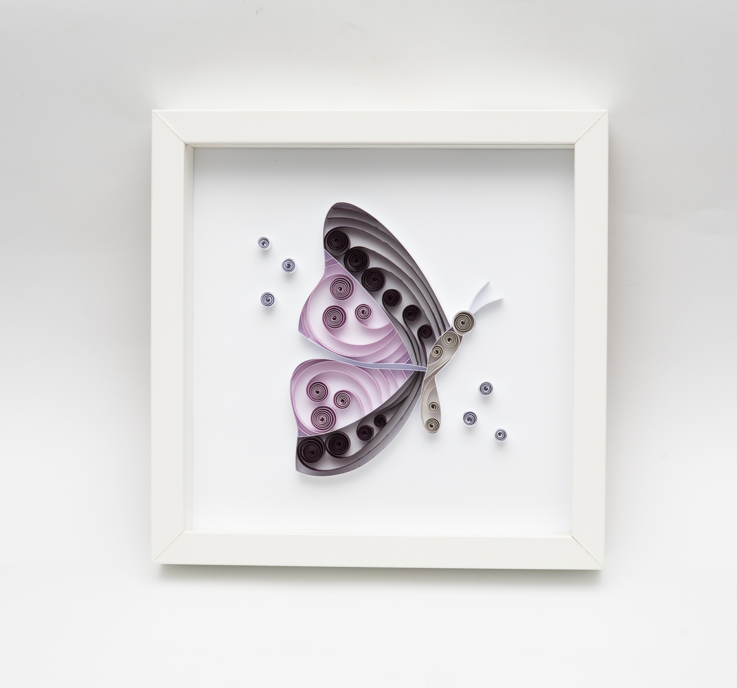 fioletowy motyl quilling konturowy obrazek oryginalna dekoracja mieszkania polskie rękodzieło Obraz z motylem