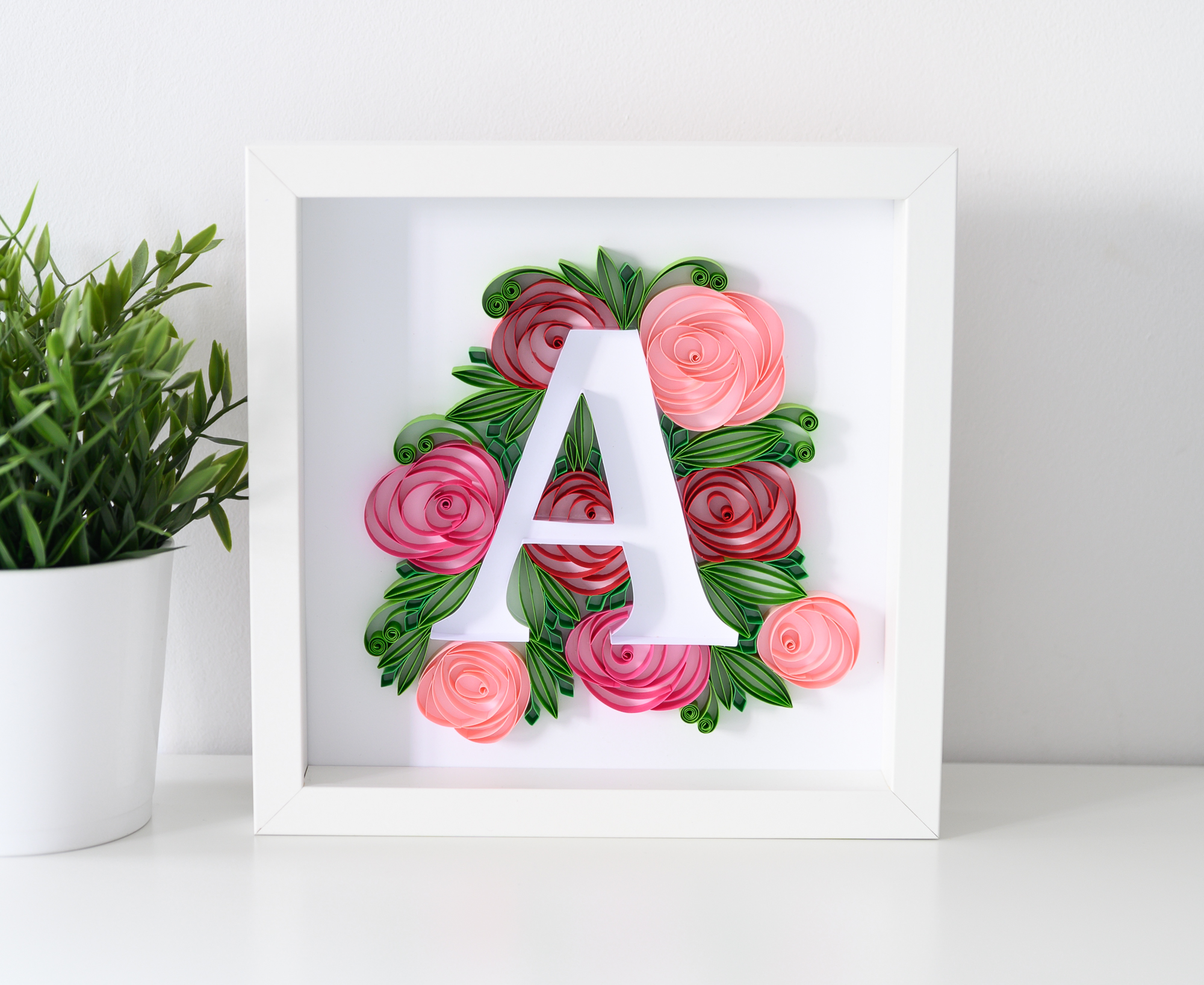 Read more about the article Różana litera „A” – Personalizowane dekoracje do pokoju dziecka