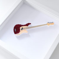 Obrazek z gitarą basową – kolor bordowy