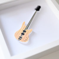 Obrazek z gitarą basową – kolor kremowy